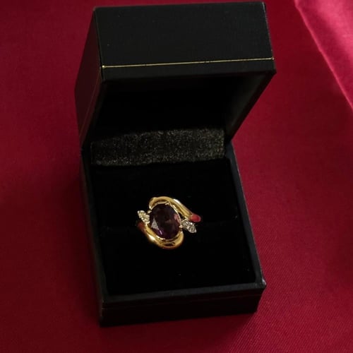 خاتم كلاسيكي بحجر الجمشت