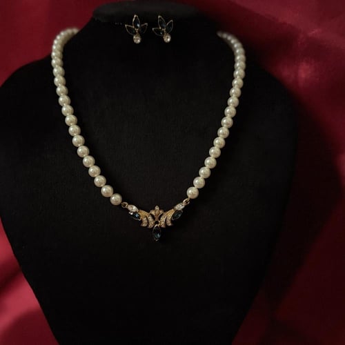 طقم فنتج من اللؤلؤ ماركة Lotus