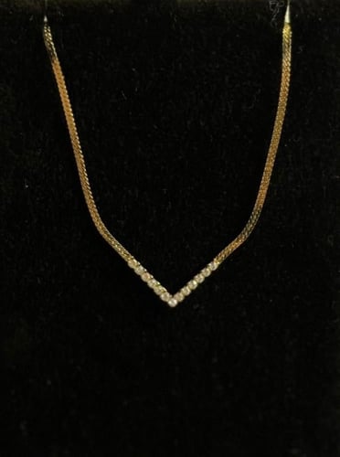 قلادة Avon ڤنتج من عام 1982