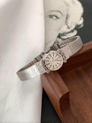 Seiko WGP - كلاسيك مطلية بالذهب الأبيض