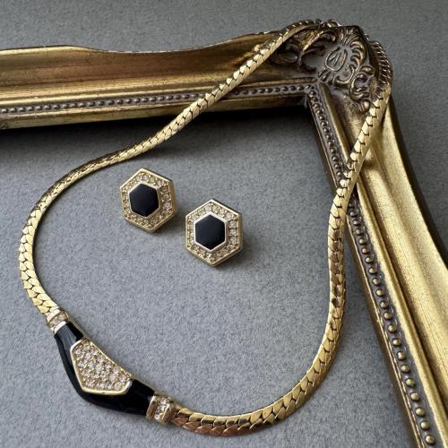 طقم Napier Statement – أناقة الثمانينات الخالدة