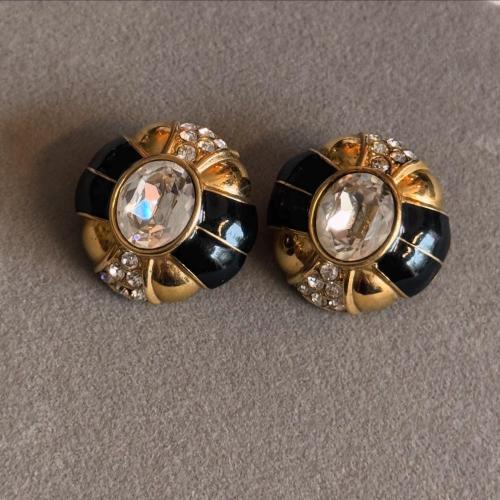 أقراط فنتج ذهبية بمينا أسود وكريستال – 1980’s