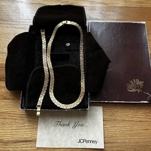 طقم Fabrini Korea Gold – فنتج محفوظ بالعلبة الأصلي...