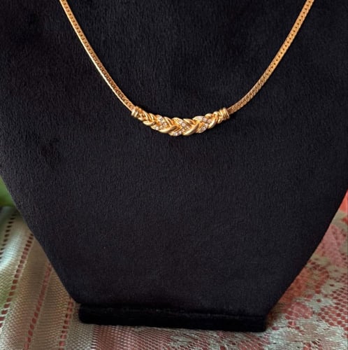 عقد ماركة Avon من ١٩٨٠م