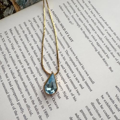 قلادة مونيه الفنتج بحجر أزرق سماوي | Vintage Monet...