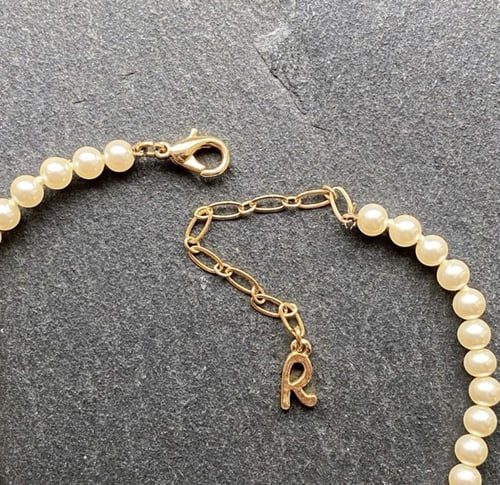 عقد لؤلؤ مرصع بكريستال ماركة Rosita