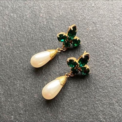 حلق كلاسيكي فنتج باللؤلؤ والراين