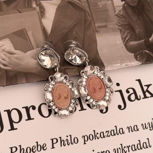 أقراط فنتج بكاميو وردي كلاسيكي