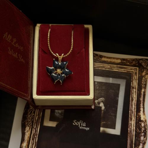 قلادة “زهرة منتصف الليل” – DORLAN