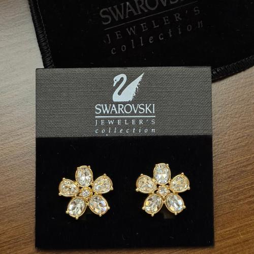 أقراط فنتج زهرة الكريستال – Swarovski Floral Gold