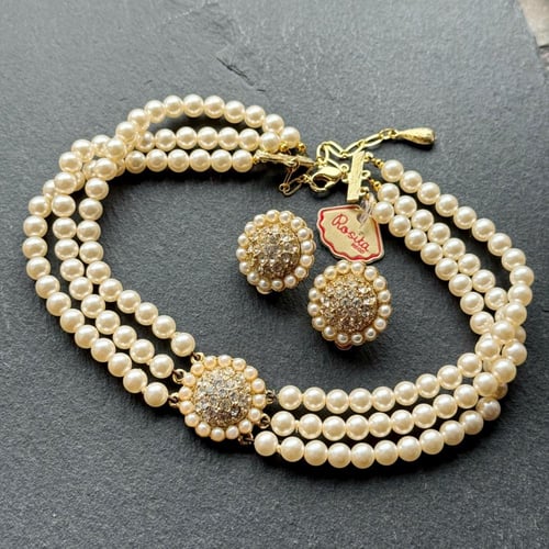 طقم ROSITA الفنتج باللؤلؤ