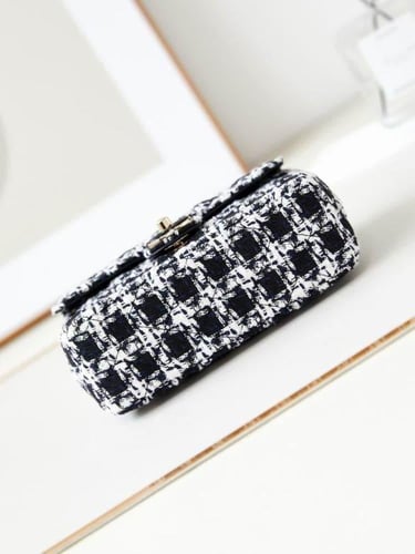 شنطة كلاسيك فلاب شانيل Chanel Classic Flap