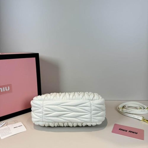 شنطة ميو ميو واندر Miu Miu Wander
