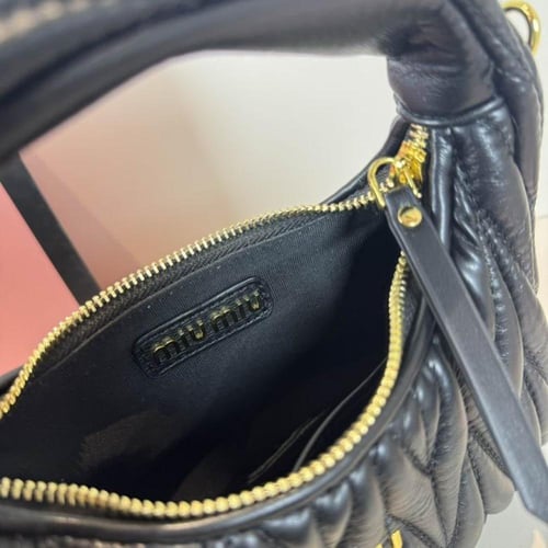 شنطة ميو ميو واندر Miu Miu Wander