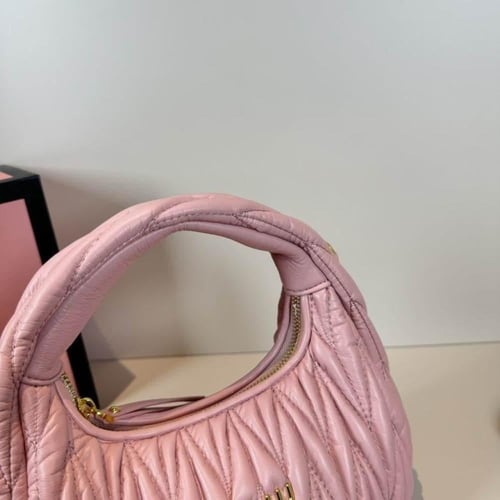 شنطة ميو ميو واندر Miu Miu Wander