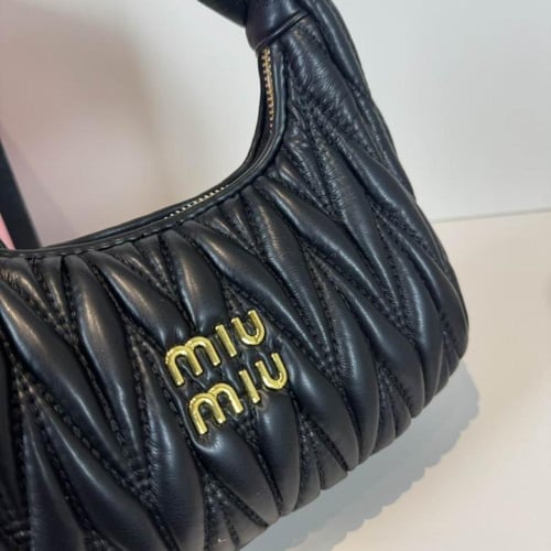 شنطة ميو ميو واندر Miu Miu Wander