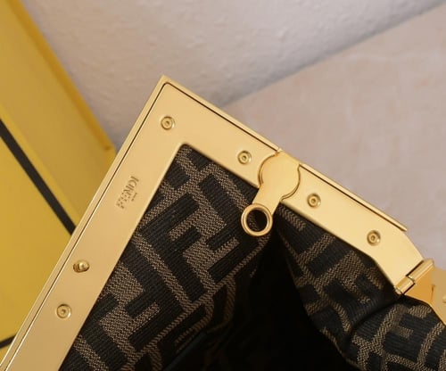 شنطة فيندي Fendi First