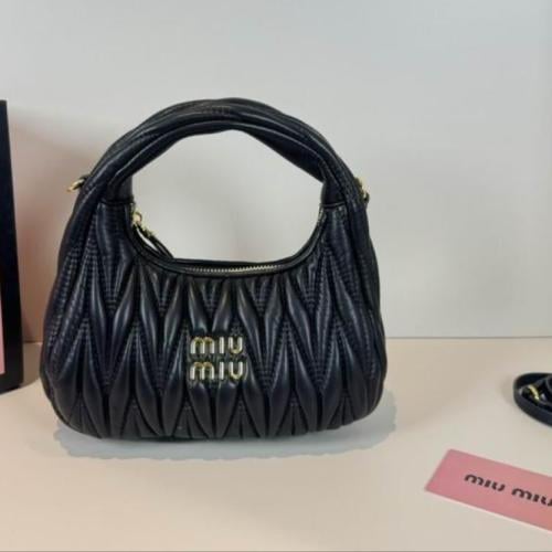 شنطة ميو ميو واندر Miu Miu Wander
