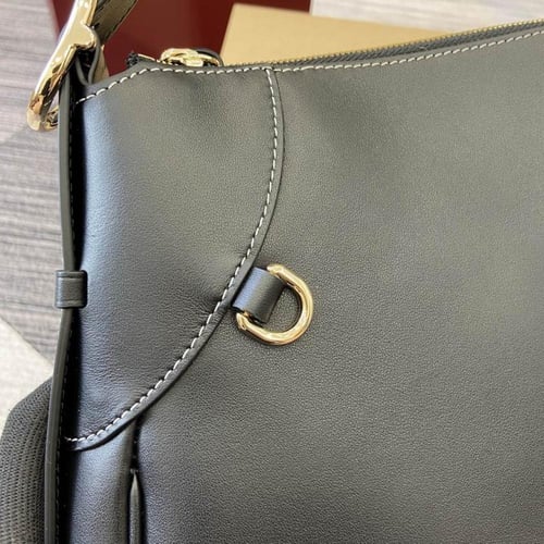شنطة كتف جوتشي متوسطة Medium Shoulder Bag