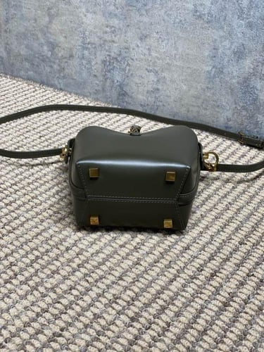 شنطة سان لوران Saint Lauren Le 37 small