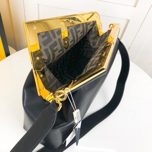 شنطة فيندي Fendi First