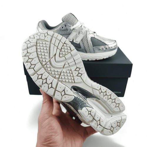 NEW BALANCE 1906L