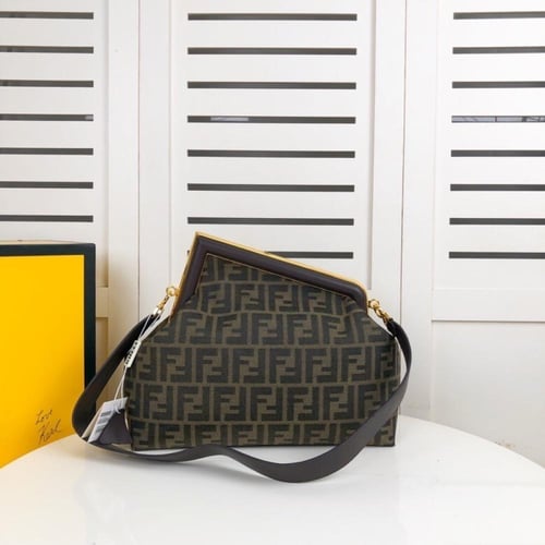 شنطة فيندي Fendi First