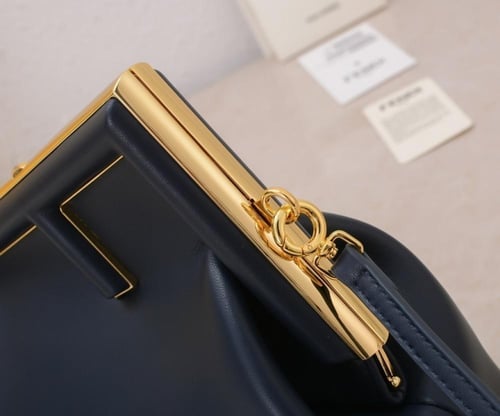 شنطة فيندي Fendi First