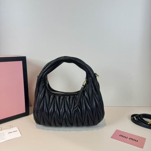 شنطة ميو ميو واندر Miu Miu Wander