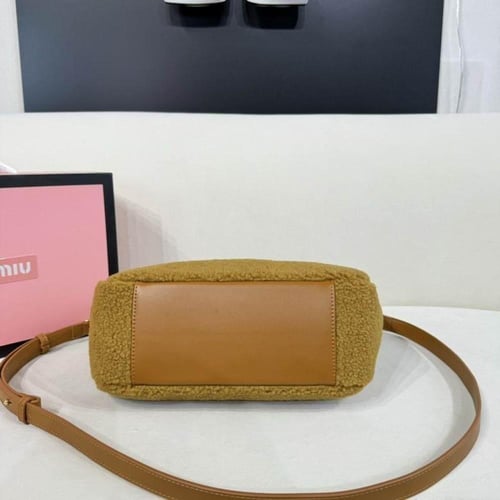 شنطة ميو ميو آيفي Miu Miu IVY