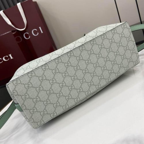 شنطة توت جوتشي متوسطة G G Emblem Medium Tote