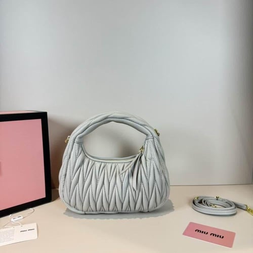 شنطة ميو ميو واندر Miu Miu Wander