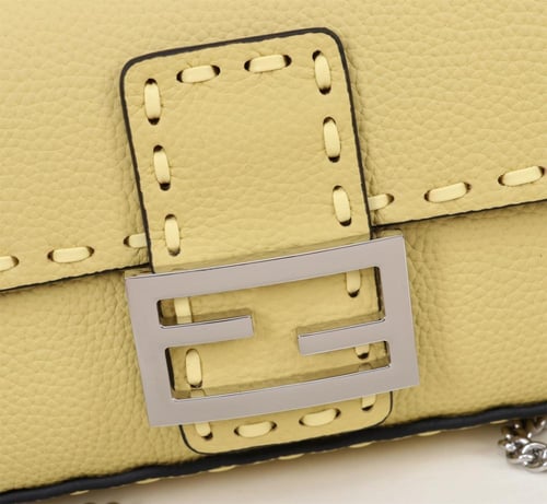 شنطة فيندي باجيت Fendi Baguette