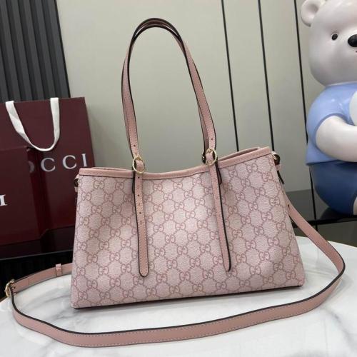 شنطة توت جوتشي متوسطة G G Emblem Medium Tote