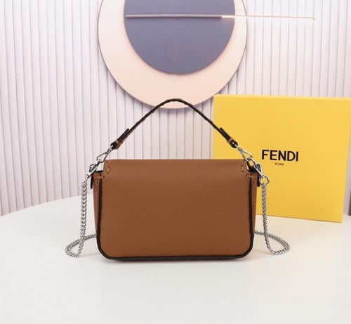 شنطة فيندي باجيت Fendi Baguette