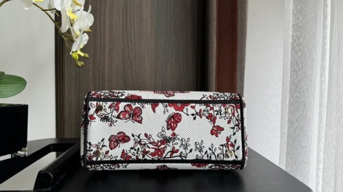 شنطة كريستيان ديور Christian Dior