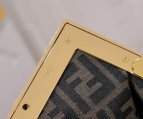 شنطة فيندي Fendi First