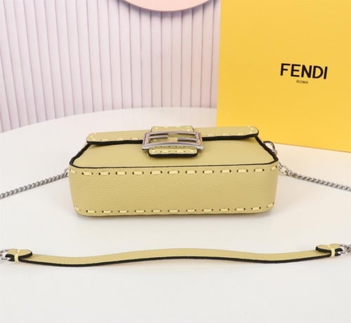 شنطة فيندي باجيت Fendi Baguette