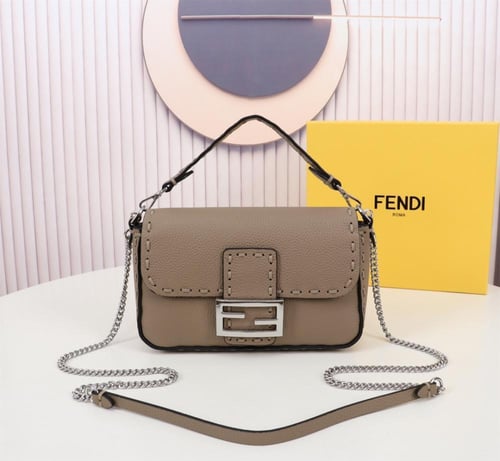 شنطة فيندي باجيت Fendi Baguette