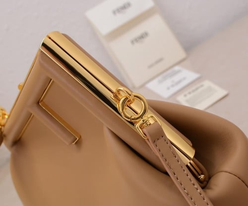 شنطة فيندي Fendi First
