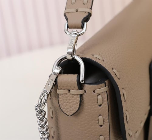 شنطة فيندي باجيت Fendi Baguette