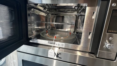 ان . سي ميكروويف 31 لتر 900 وات مع شواية MEG60A3