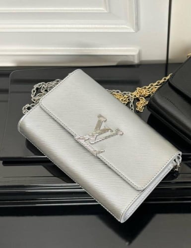 LV POCHETTE LOUISE