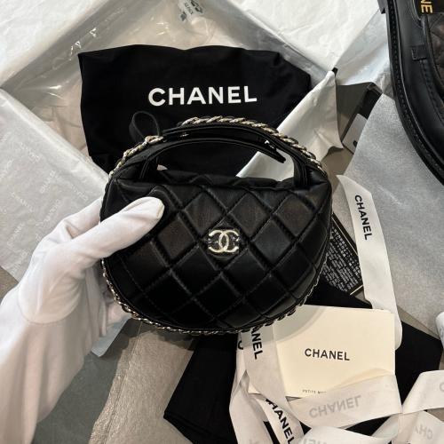 Chanel bag (بدون ملحقات فقط دست باق)