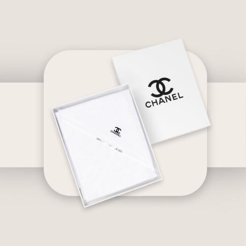 غترة بيضاء ماركة شانيل