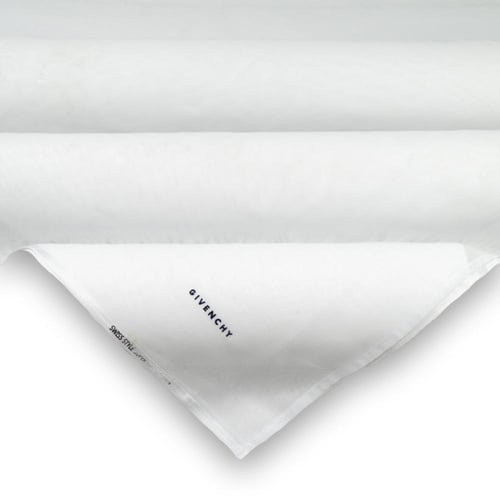 غترة بيضاء ماركة جيفنشي