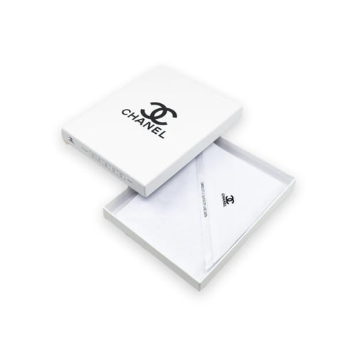 غترة بيضاء ماركة شانيل