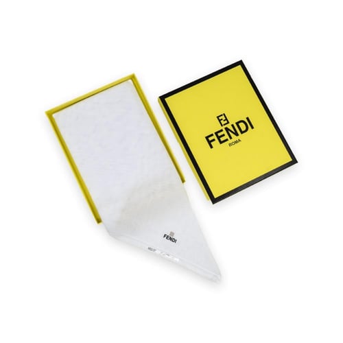 غترة بيضاء ماركة فندي