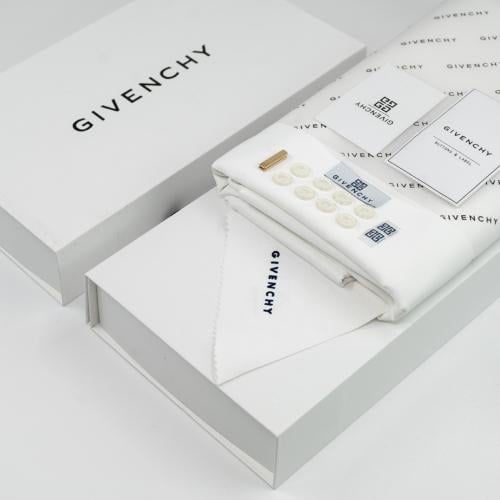 قماش ماركة جيفنشي لون كريمي