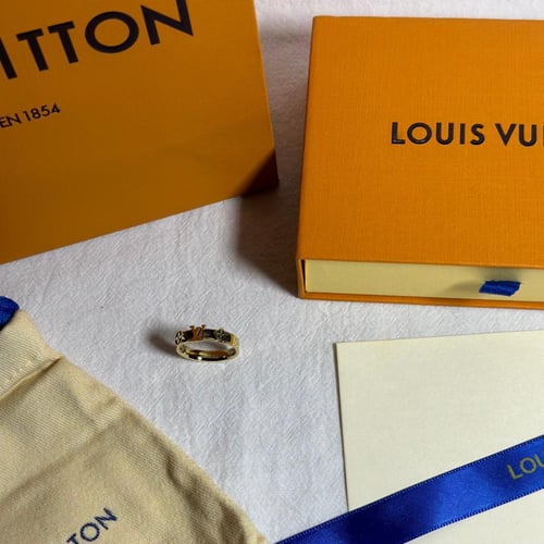 خاتم LV ذهبي